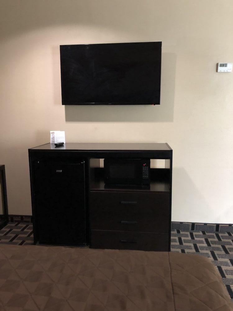 Downtowner Inns photo 20