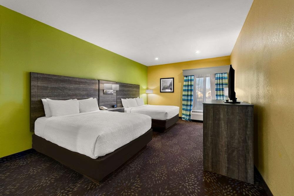 Quality Inn Warrensburg photo 15
