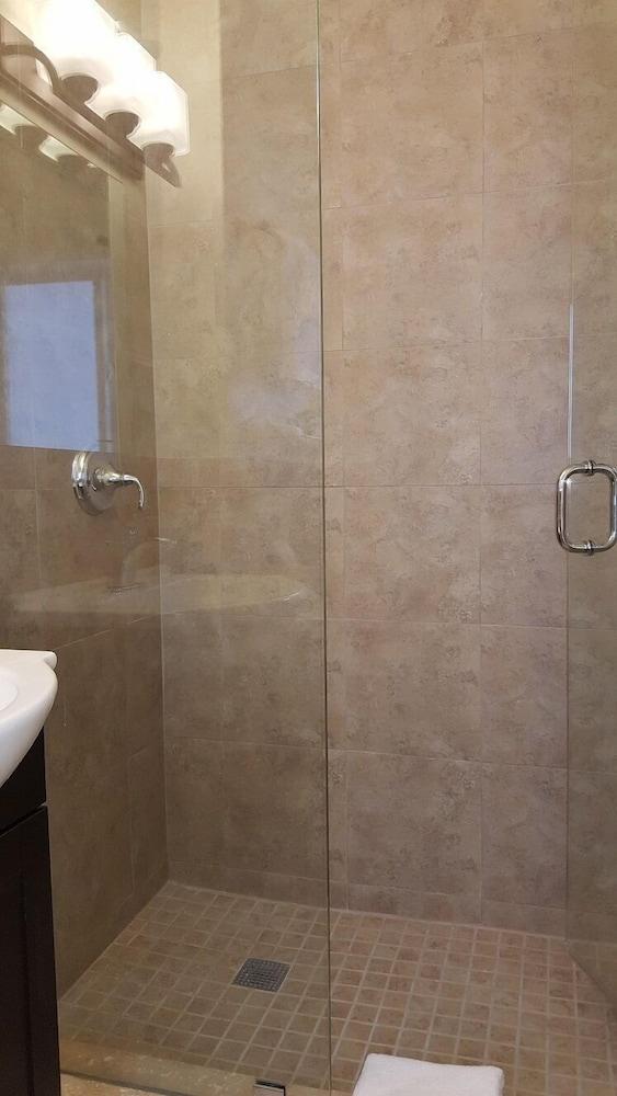 Le Cabanon Motel photo 83