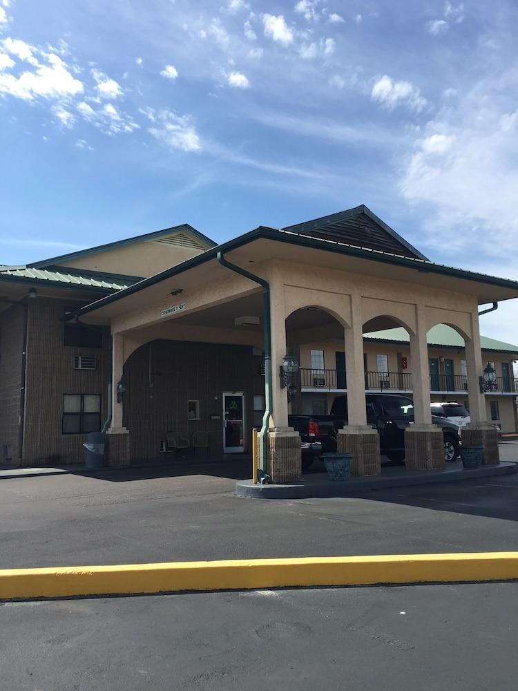 Regency Inn & Suites photo 13