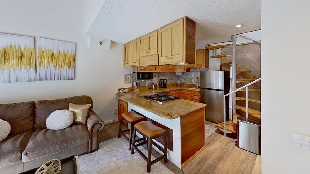 The Crestwood Condominiums photo 24