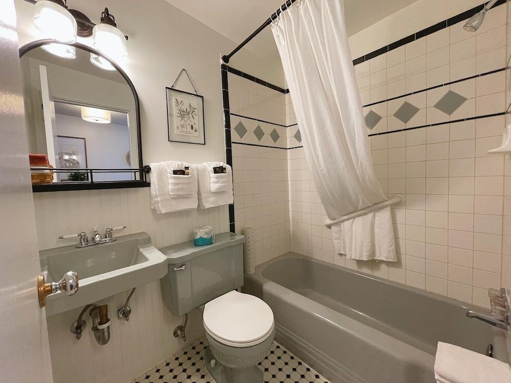 Emerald Valley Inn photo 56