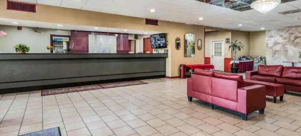 Red Carpet Inn Hazleton photo 2