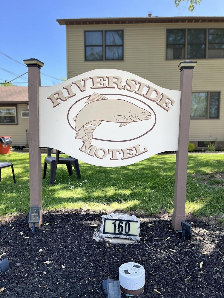 Riverside Motel photo 1