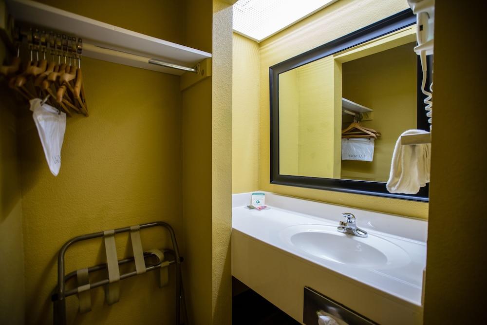 Relax Inn & Suites photo 66