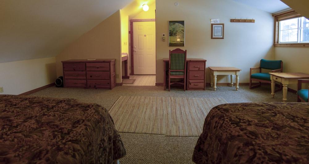 Whittaker's Motel & Historic Bunkhouse photo 69