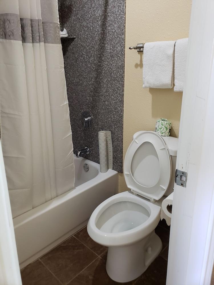 Taylor village inn and suites photo 16