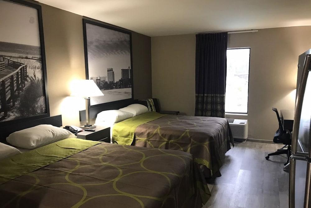Super 8 by Wyndham Pascagoula photo 9