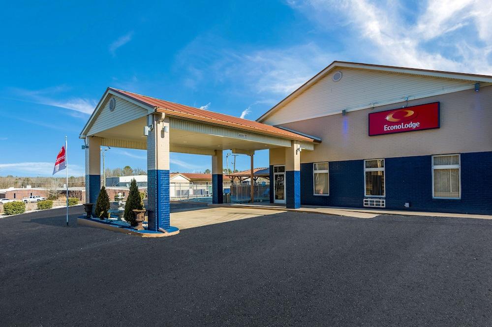 Econo Lodge Selmer photo 1