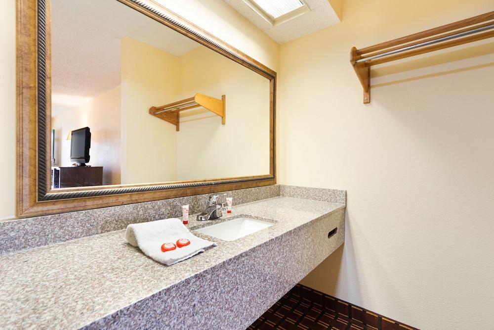 Days Inn by Wyndham Atmore photo 34