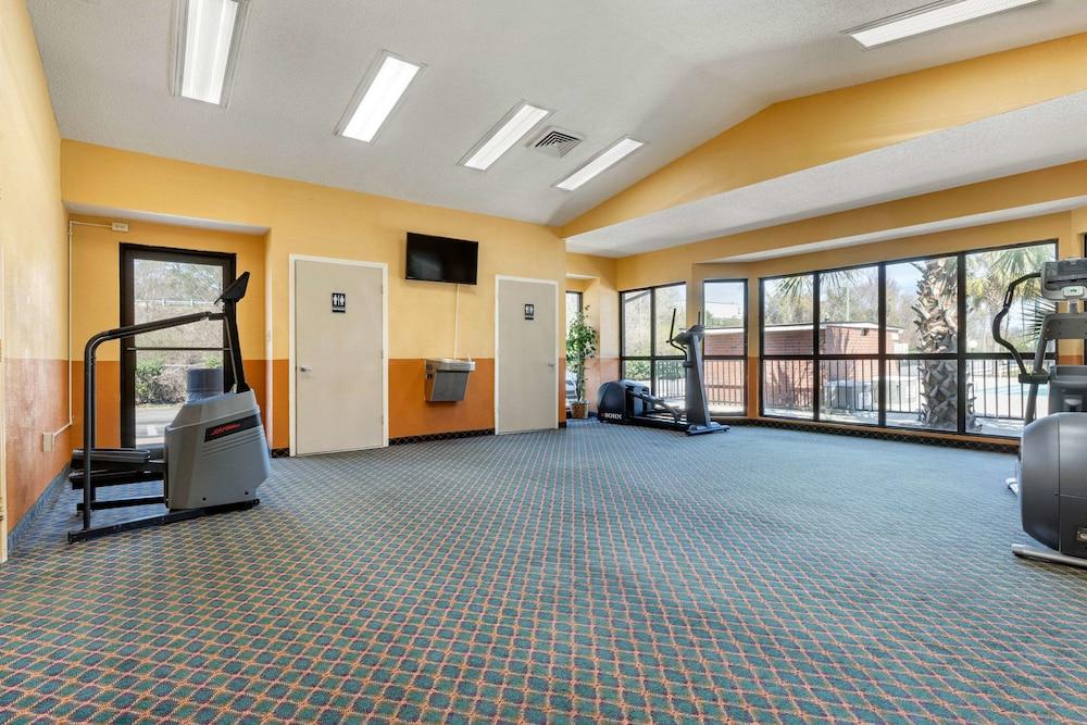 Econo Lodge Florence - Darlington photo 17