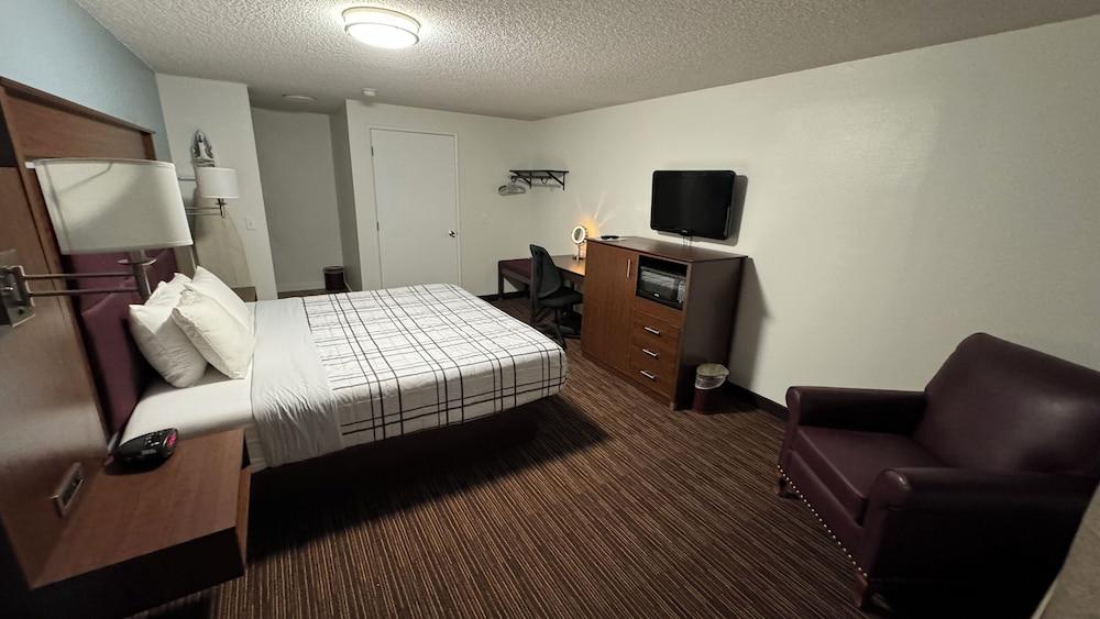 Morgan Inn And Suites photo 48