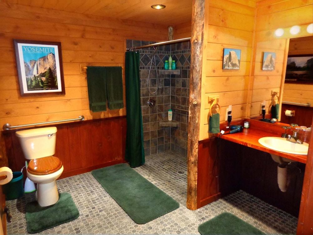 Evergreen Haus photo 41