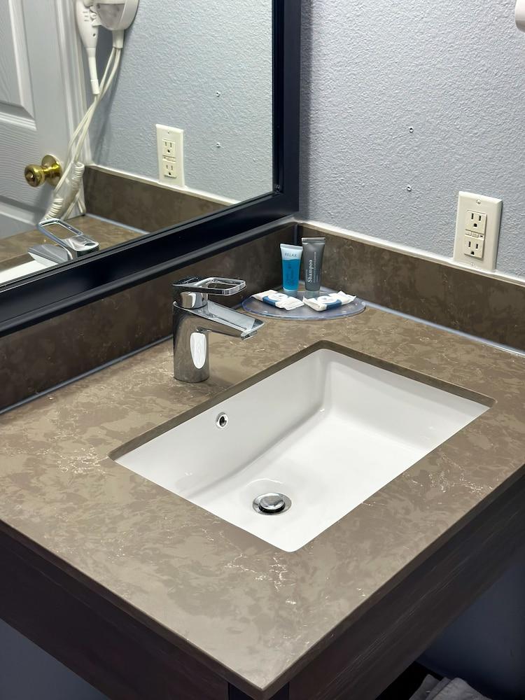Coastal Bend Motel & RV Park photo 2