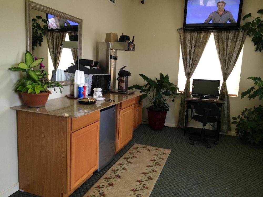 Royal Inn Taylorsville photo 3