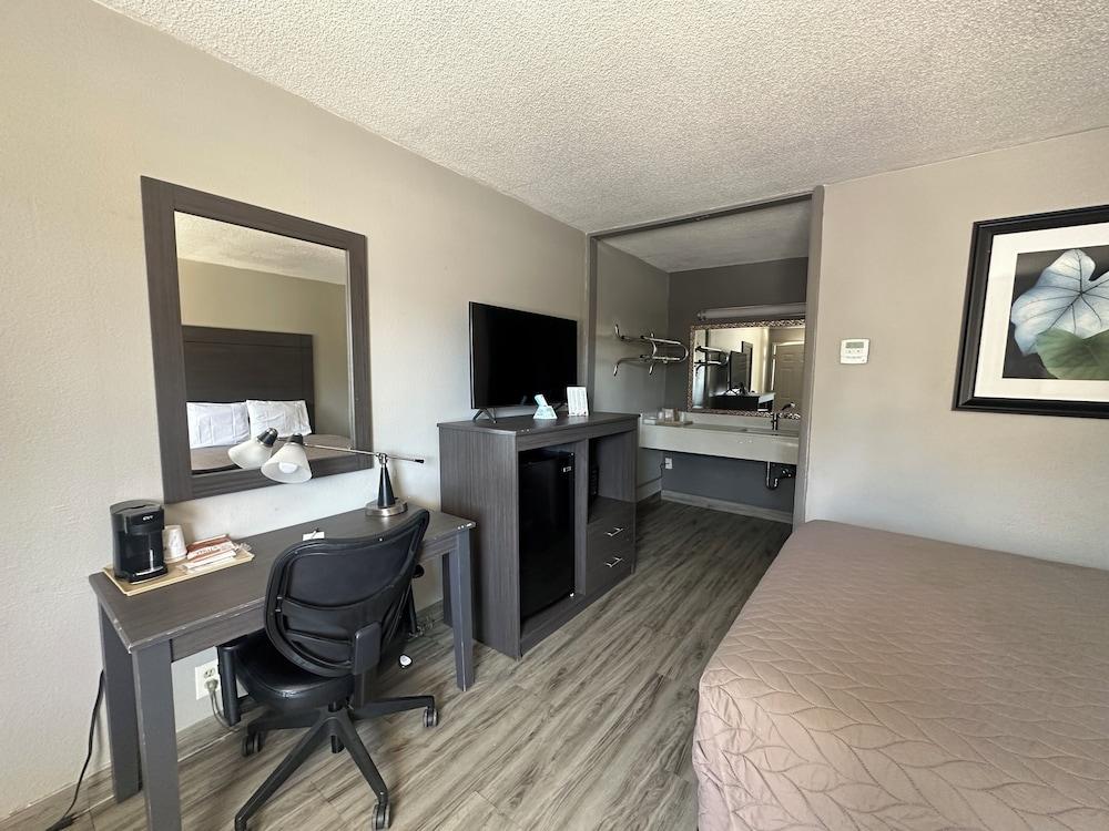 Executive Inn Locust Grove by Capital O photo 6