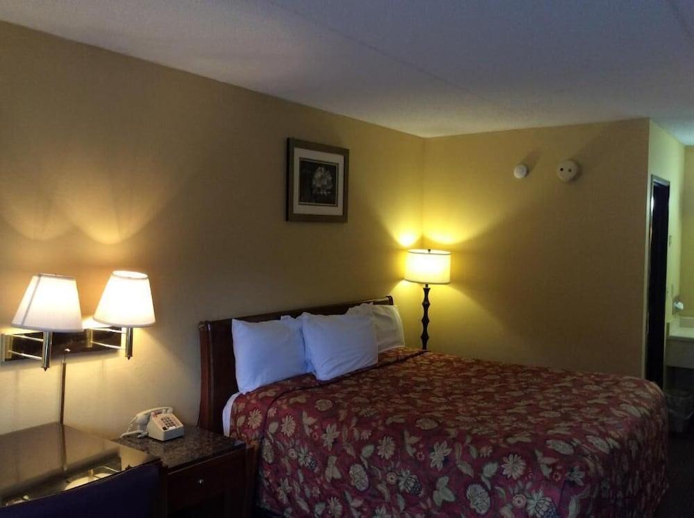 Days Inn by Wyndham York Alabama photo 30