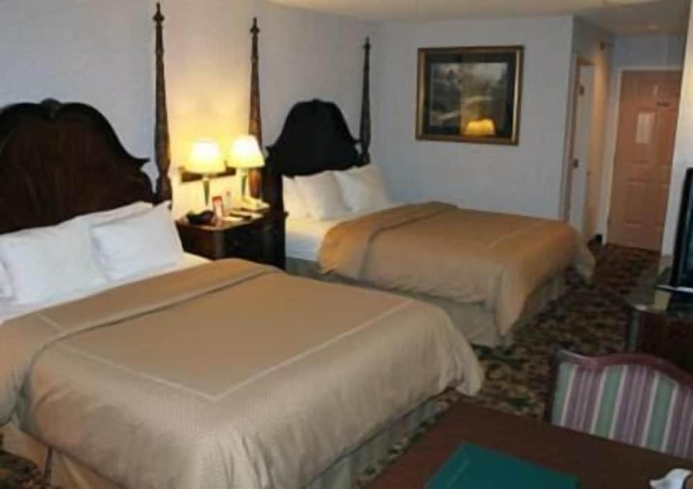 Crown Choice Inn & Suites Lakeview & Waterpark photo 36