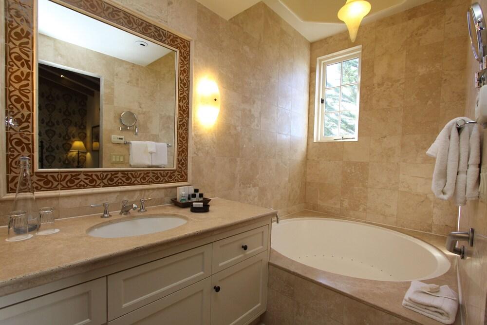 Cypress Inn photo 38