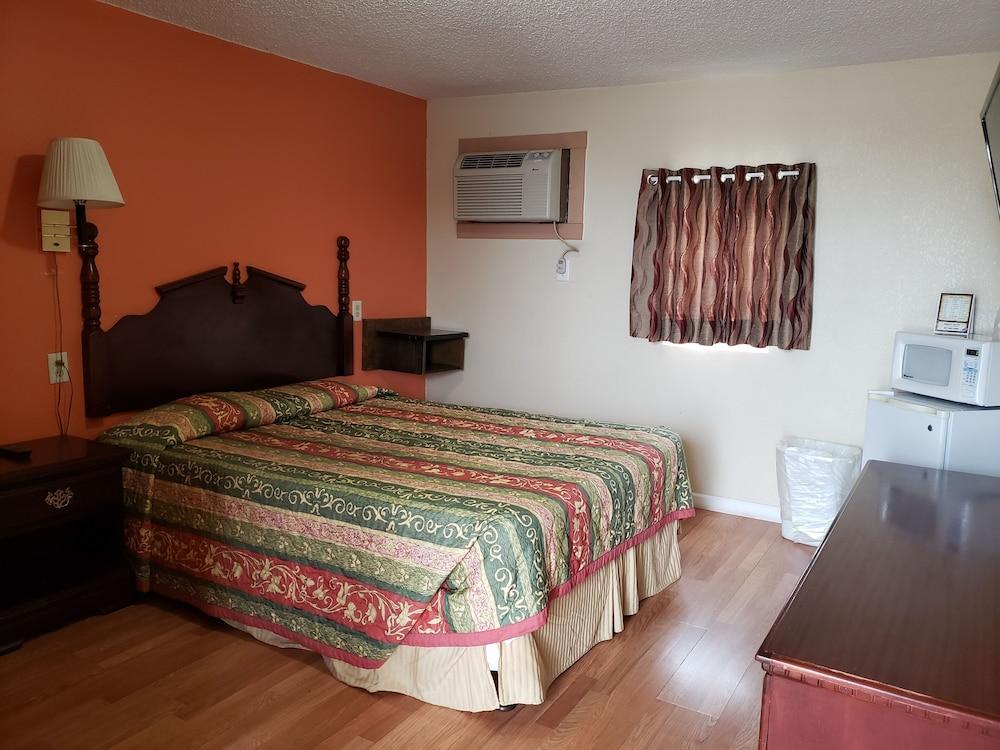 Mustang Motel photo 2