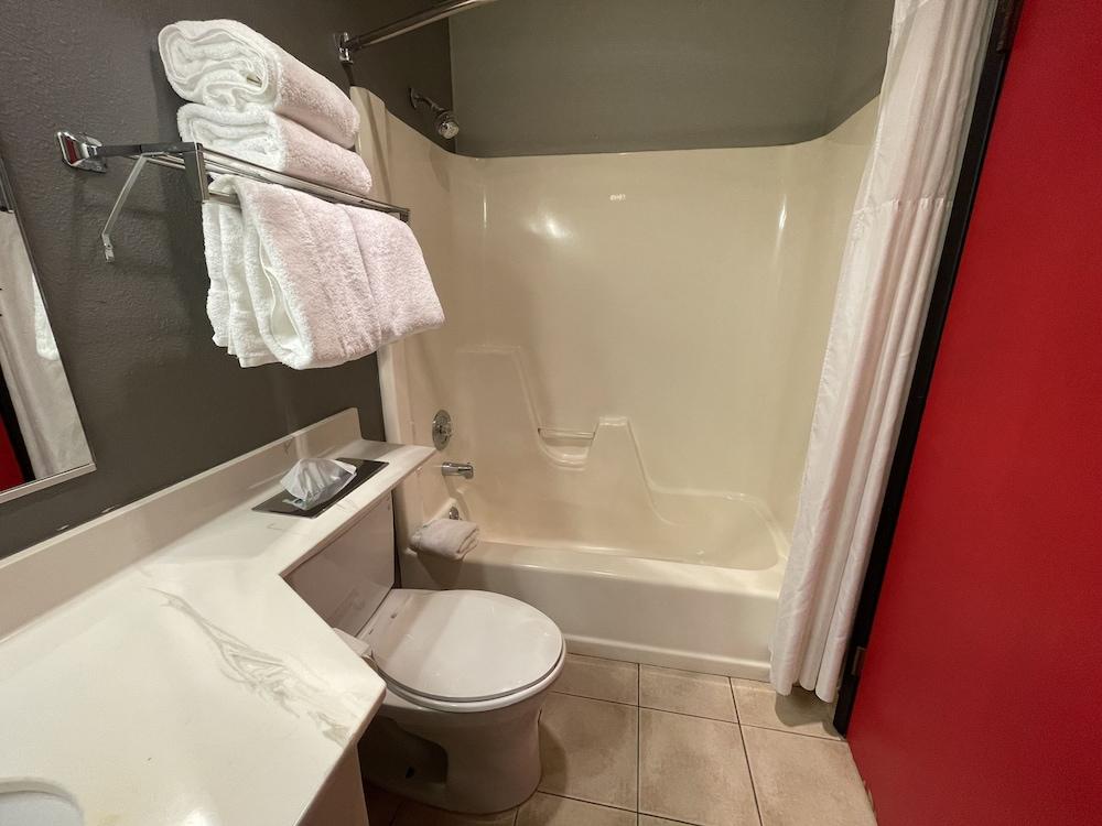 Sunnyside Inn & Suites photo 59