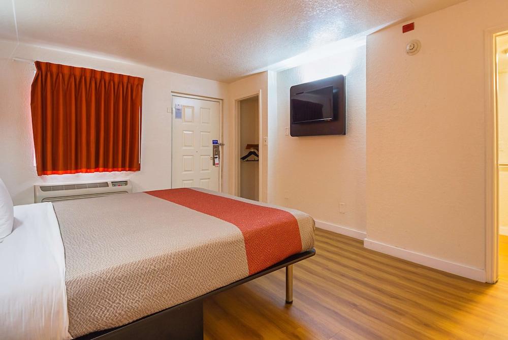 Motel 6 Garland, TX - Northeast Dallas photo 10