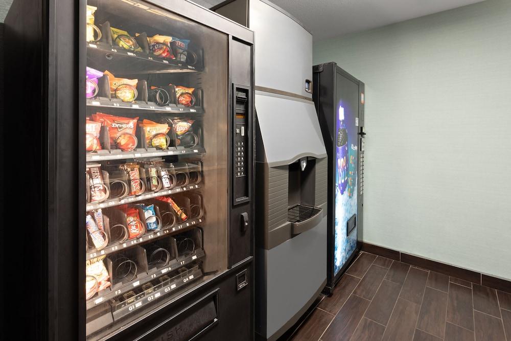 Americas Best Value Inn & Suites Racine photo 35