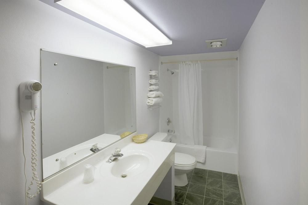 Americas Best Value Inn Litchfield photo 10