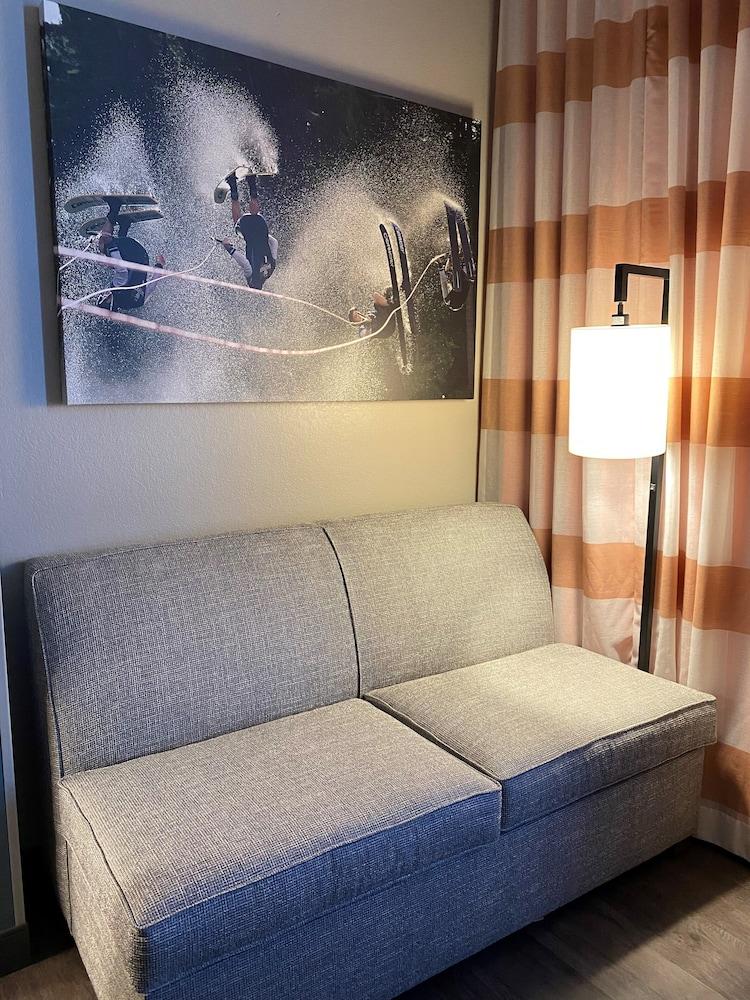 La Quinta Inn & Ste by Wyndham Wisconsin Dells- Lake Delton photo 9