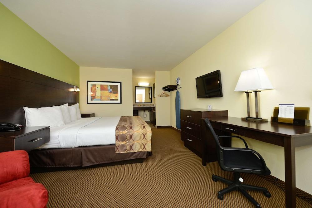 Americas Best Value Inn & Suites Lake Charles at I-210 Exit 11 photo 5