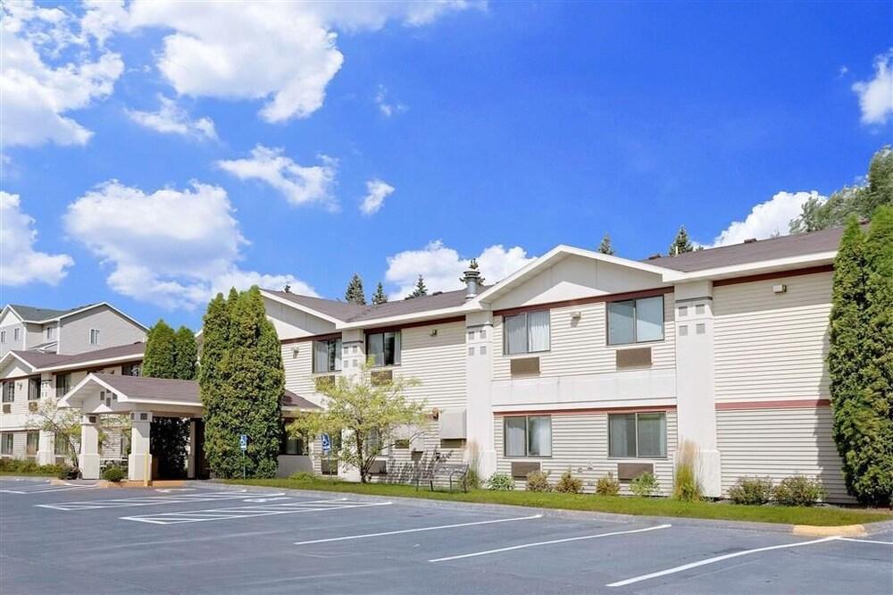 Super 8 by Wyndham Cloquet photo 16