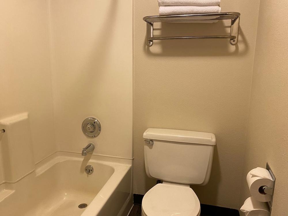 Cousins Country Inn photo 66