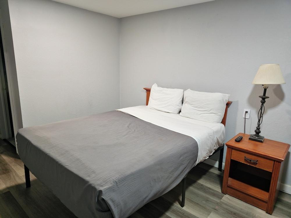 The L Motel photo 12