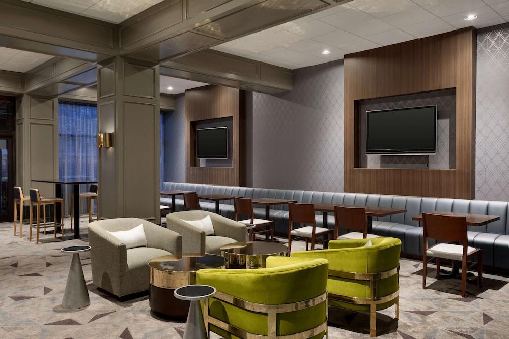 Hilton Chicago/Oak Brook Suites photo 27