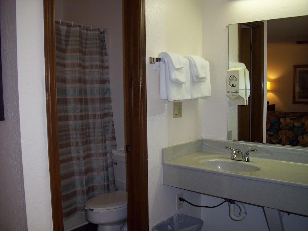 Travelers Inn Motel photo 33