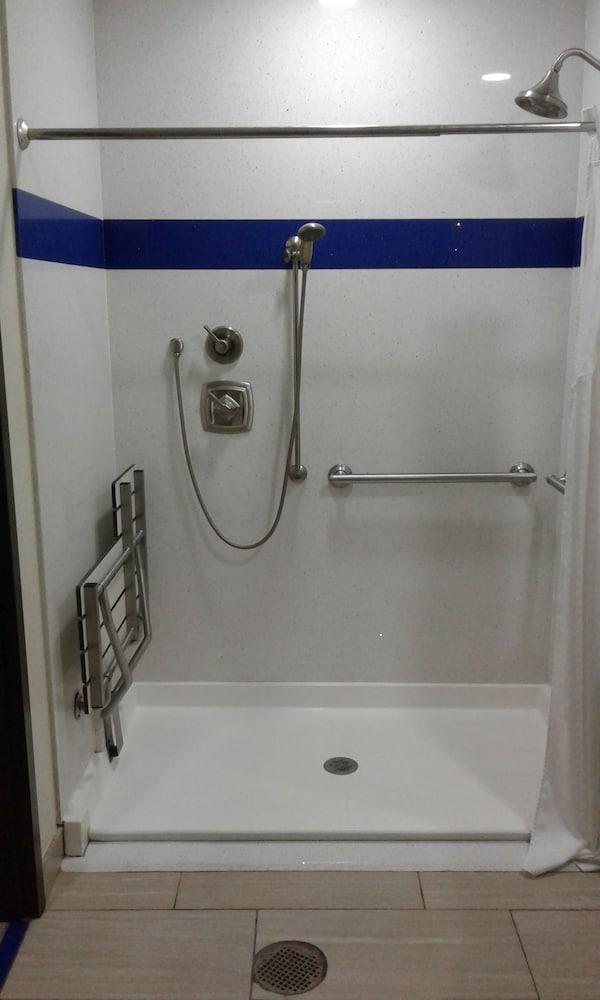 Holiday Inn Express & Suites Raymondville by IHG photo 16