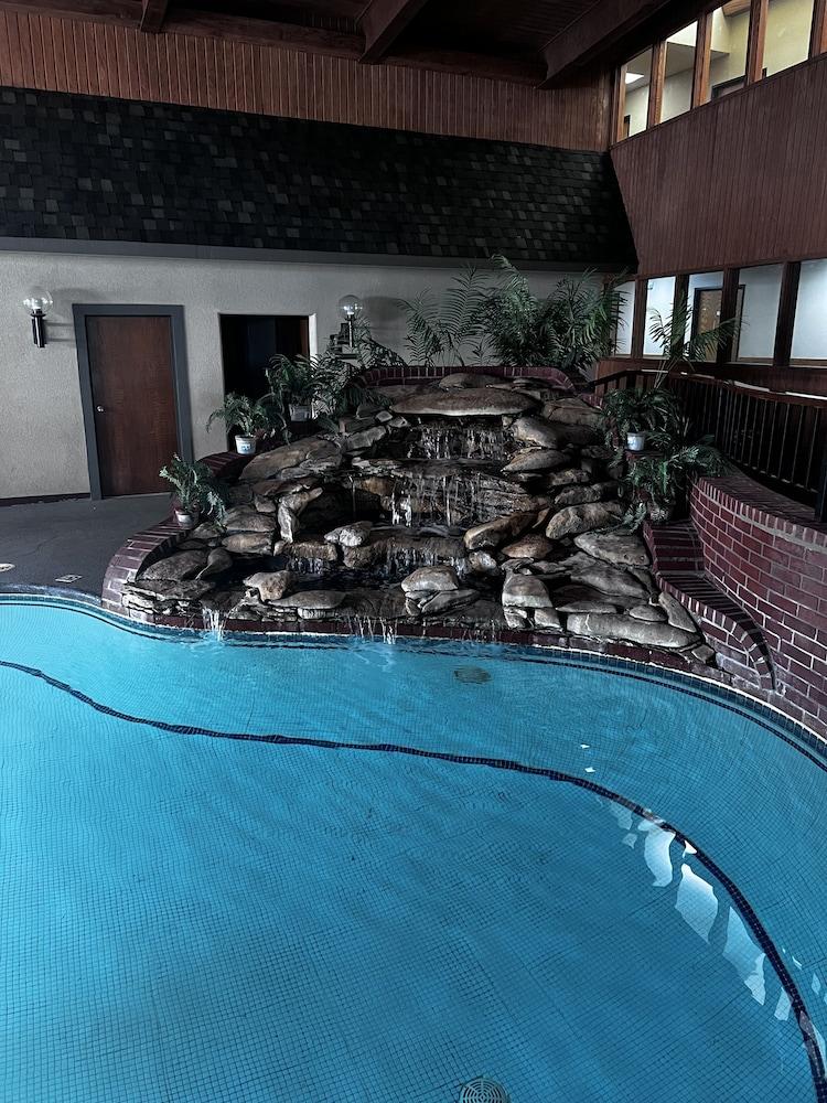Apple Tree Inn and Suites photo 10
