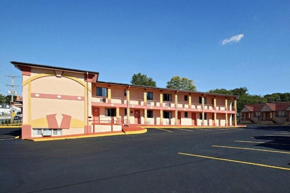Regal Inn & Suites photo 1