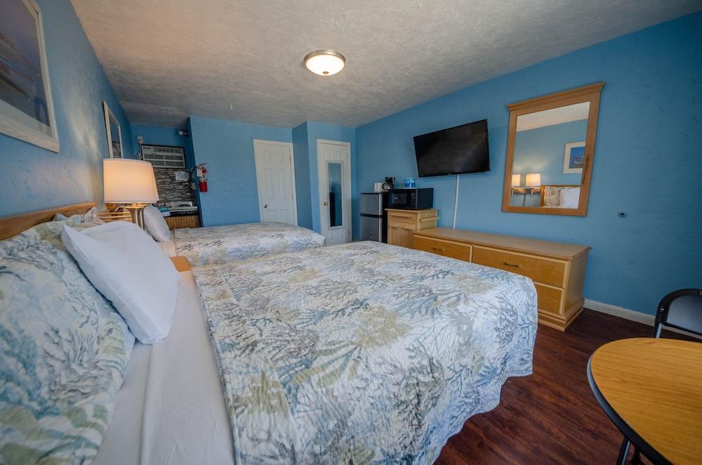 Surf Comber Motel photo 24