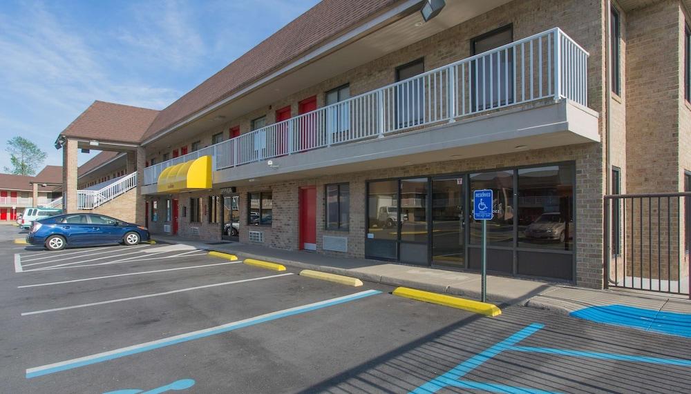 Studios and Suites 4 Less Battlefield Blvd photo 1