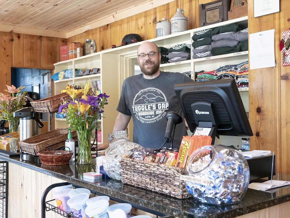 Tuggle's Gap Roadside Inn - Blue Ridge Parkway photo 30