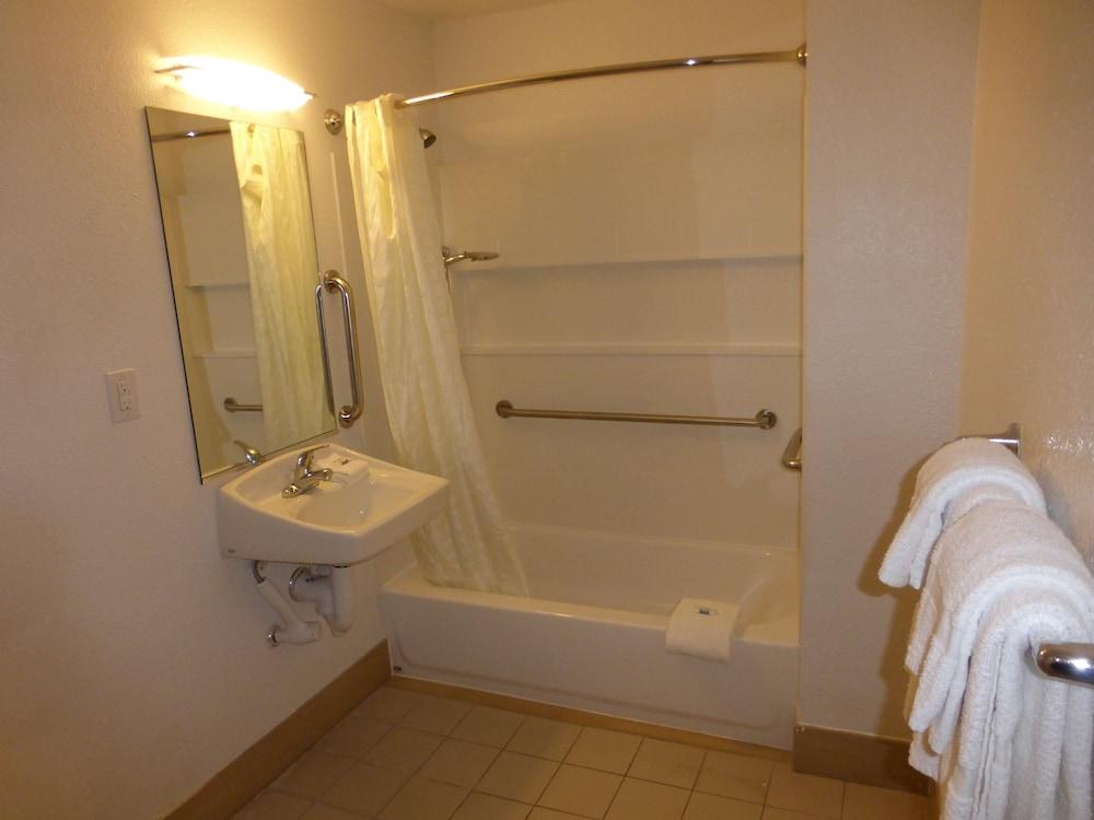 Red Roof Inn Houston – Jersey Village photo 6