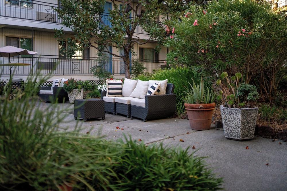 Marin Suites Hotel photo 38