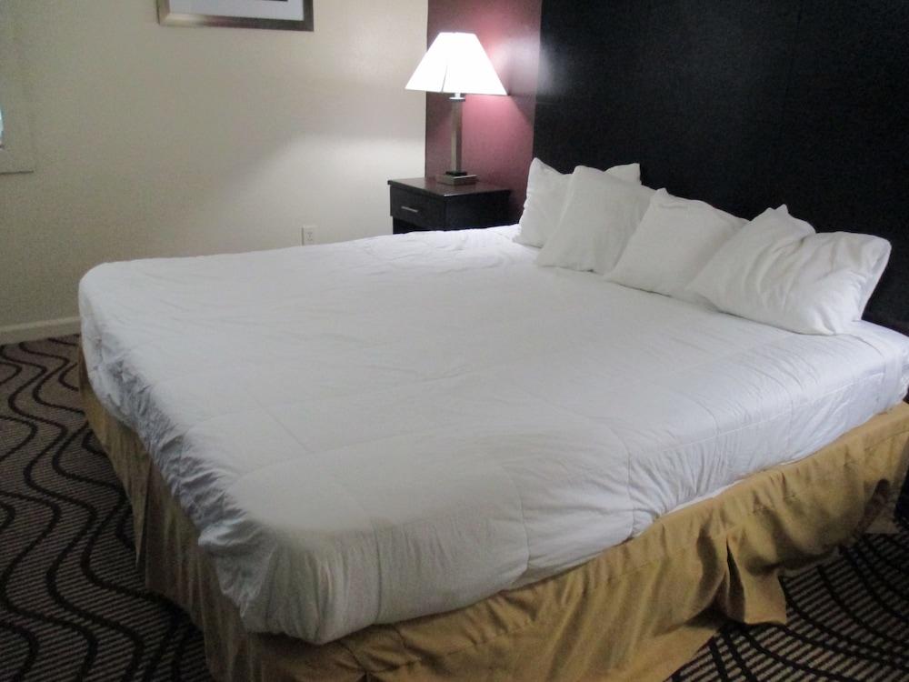 Relax Inn photo 14