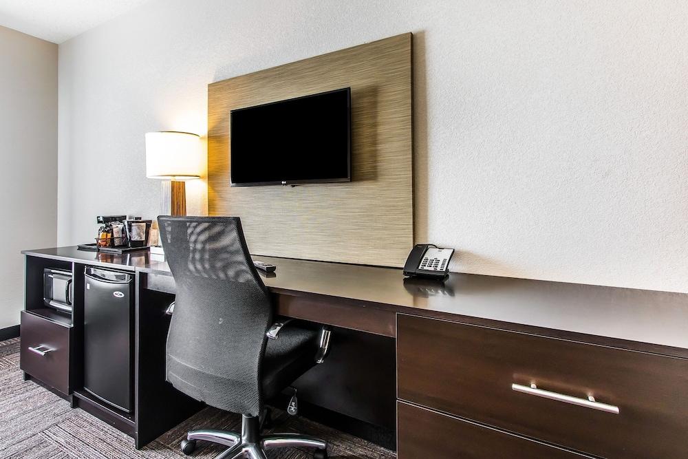 Comfort Suites Leesville near Fort Johnson photo 53