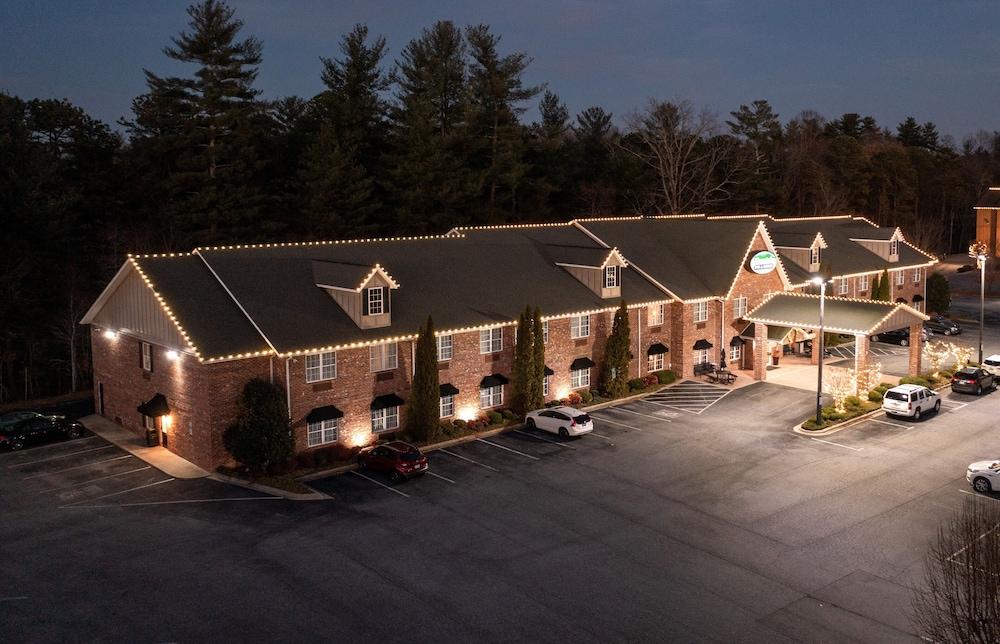 Mountain Inn & Suites photo 27