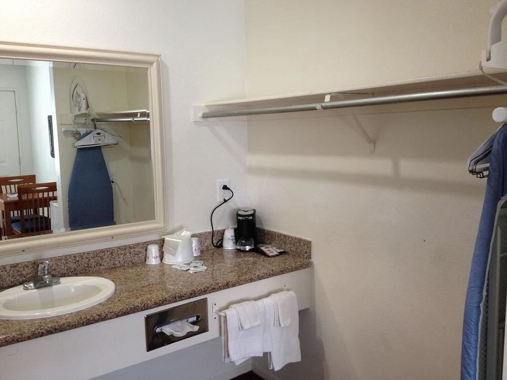 Scottish Inns Long Beach photo 14