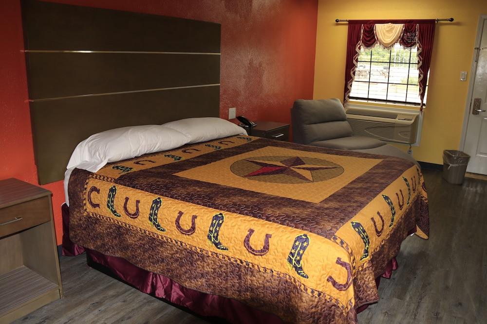 Chaparral Motel photo 8