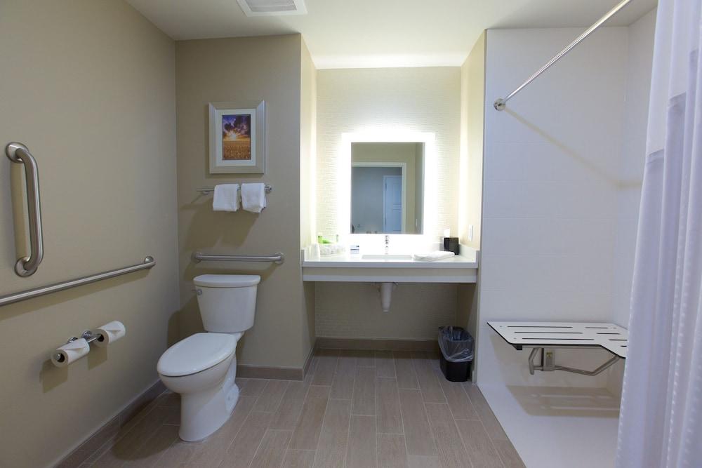 Holiday Inn Express Fargo SW - I-94 Medical Center by IHG photo 9