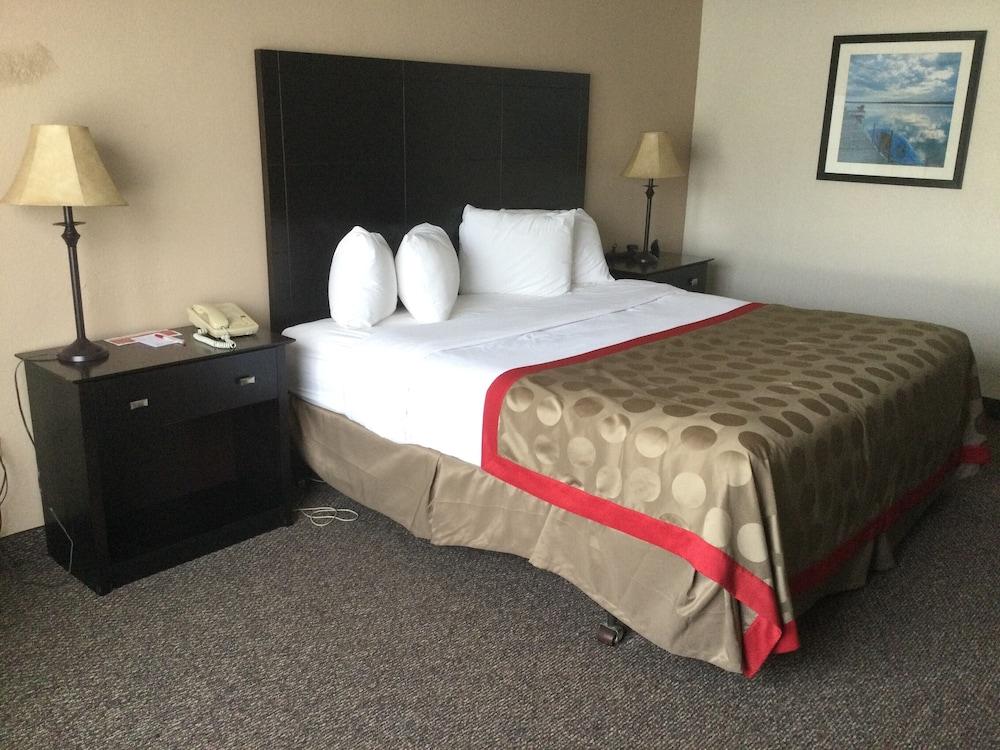 Quality Inn & Suites photo 8